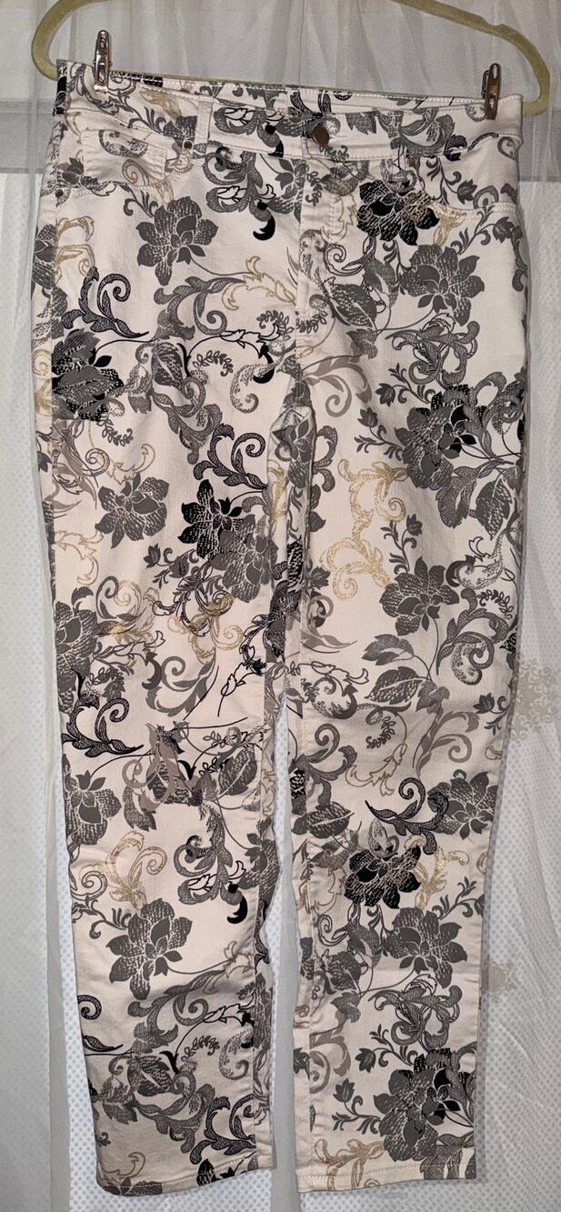Chico’s Perfect Stretch Girlfriend Ankle Floral Slim Pants 0.5